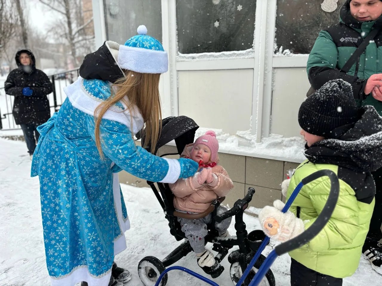 Новогоднее поздравление от отряда ЮИД "Скорость": Счастье и безопасность на дорогах! Новогоднее поздравление от отряда ЮИД "Скорость": Счастье и безопасность на дорогах!