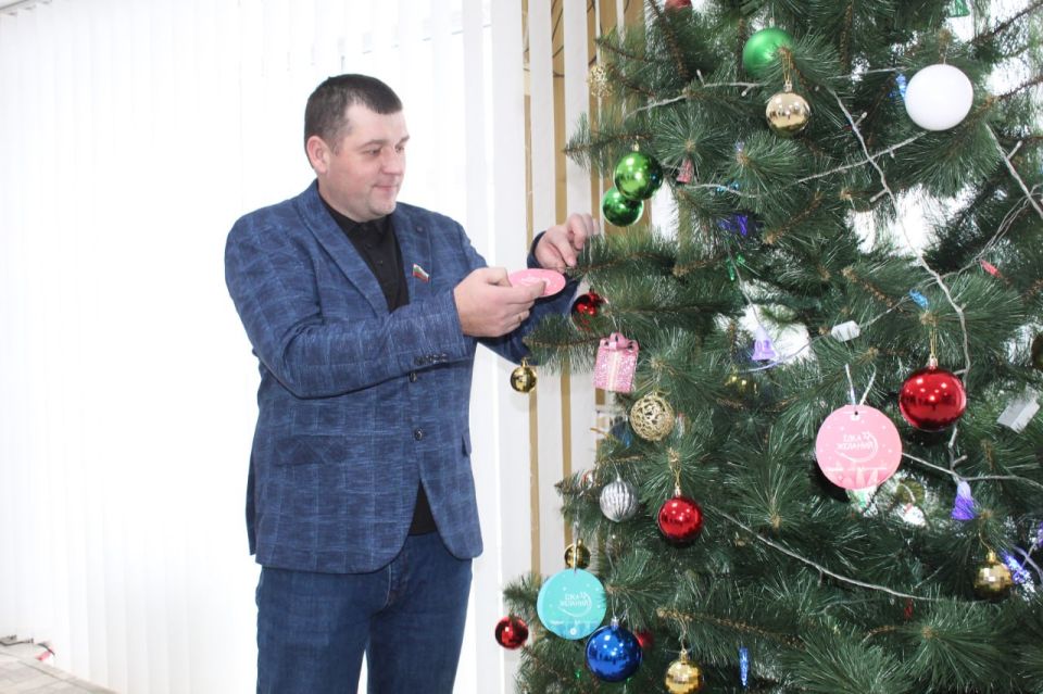 Виталий Коваленко: К акции "Елка желаний" присоединились депутаты Совета Беловодского муниципального округа Виталий Коваленко: К акции "Елка желаний" присоединились депутаты Совета Беловодского муниципального округа