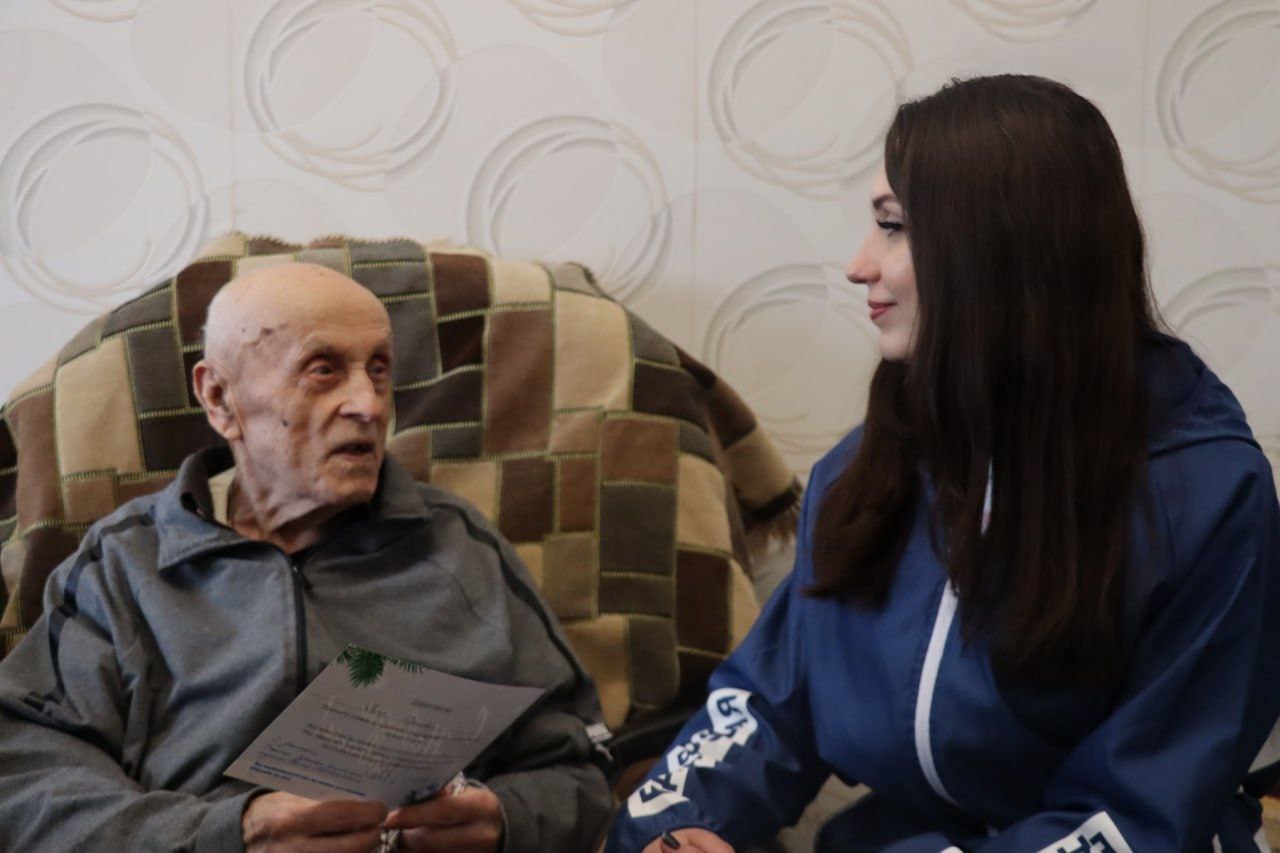 С Новым годом, ветеран! В Северодонецке продолжается добрая традиция поздравлений С Новым годом, ветеран! В Северодонецке продолжается добрая традиция поздравлений