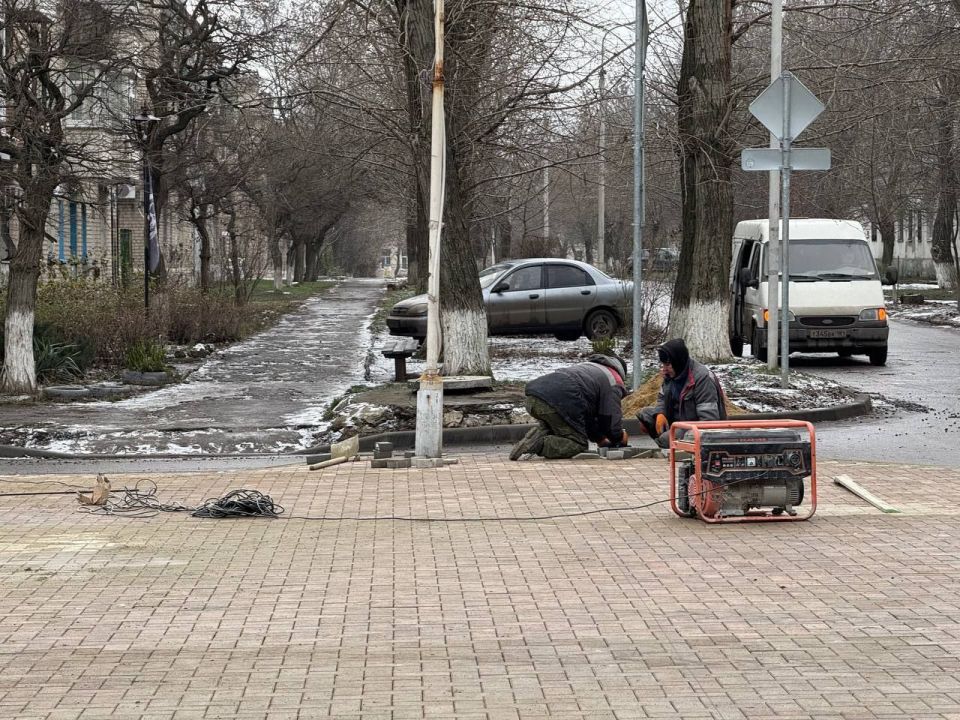 Активная работа СК «Артстрой» на площади Ленина Активная работа СК «Артстрой» на площади Ленина