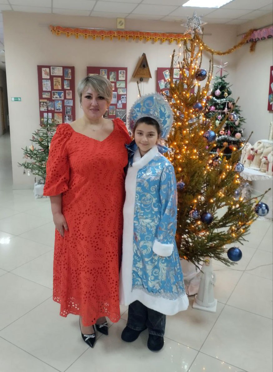 В преддверии новогодних торжеств Детский центр Антрацитовского исторического музея получил волшебный подарок от Министерства культуры Российской Федерации – живую ель и сверкающую гирлянду В преддверии новогодних торжеств Детский центр Антрацитовского исторического музея получил волшебный подарок от Министерства культуры Российской Федерации – живую ель и сверкающую гирлянду