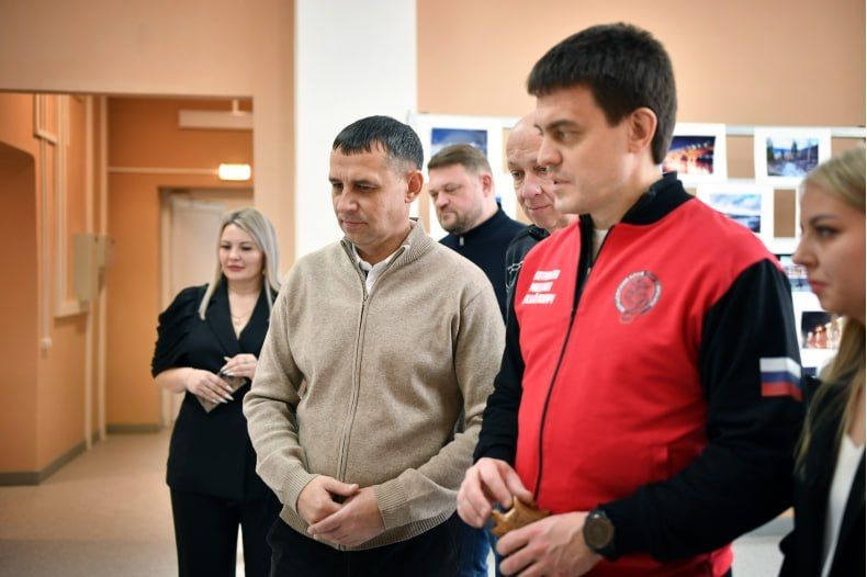 Губернатор Красноярского края посетил восстановленный ДК имени Ленина Губернатор Красноярского края посетил восстановленный ДК имени Ленина