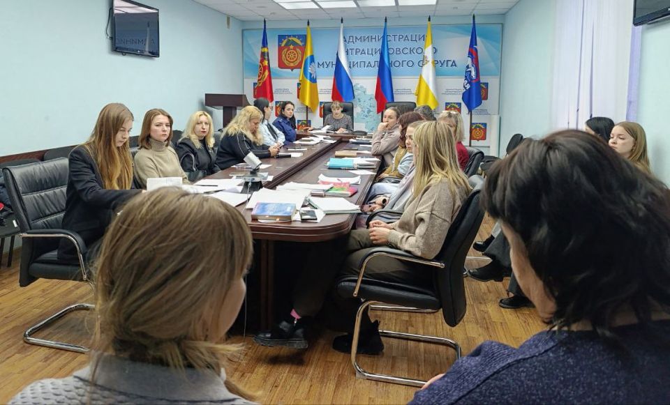 В Администрации Антрацитовского муниципального округа состоялось очередное заседание комиссии по делам несовершеннолетних и защите их прав, на котором рассмотрено 17 административных дел по части 1 статьи 5.35 КоАП РФ... В Администрации Антрацитовского муниципального округа состоялось очередное заседание комиссии по делам несовершеннолетних и защите их прав, на котором рассмотрено 17 административных дел по части 1 статьи 5.35 КоАП РФ...