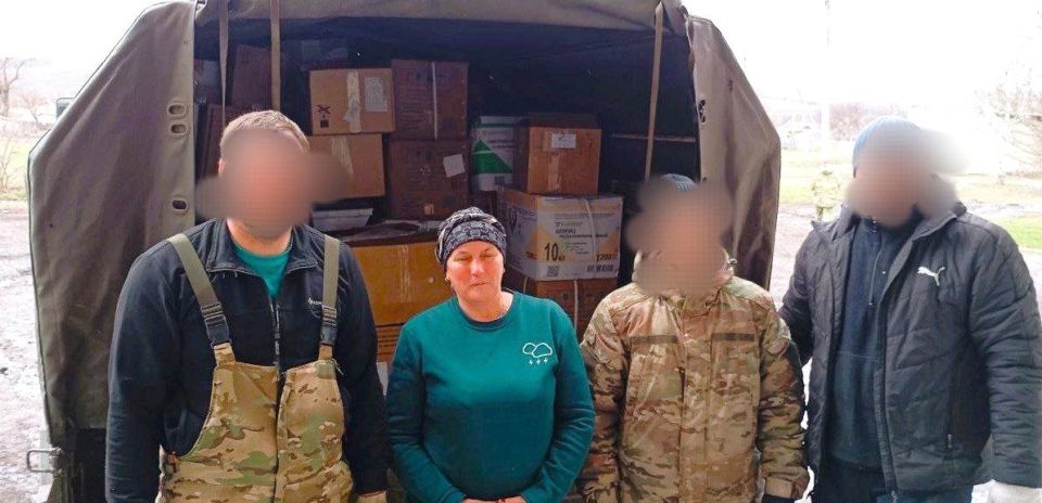 В преддверии Новогодних праздников и в рамках акции «Za Победу!» волонтёры Беловодского МО вместе с добровольцами из Москвы и Тамбова поддерживают моральный дух раненых бойцов, создавая атмосферу праздничного настроения В преддверии Новогодних праздников и в рамках акции «Za Победу!» волонтёры Беловодского МО вместе с добровольцами из Москвы и Тамбова поддерживают моральный дух раненых бойцов, создавая атмосферу праздничного настроения