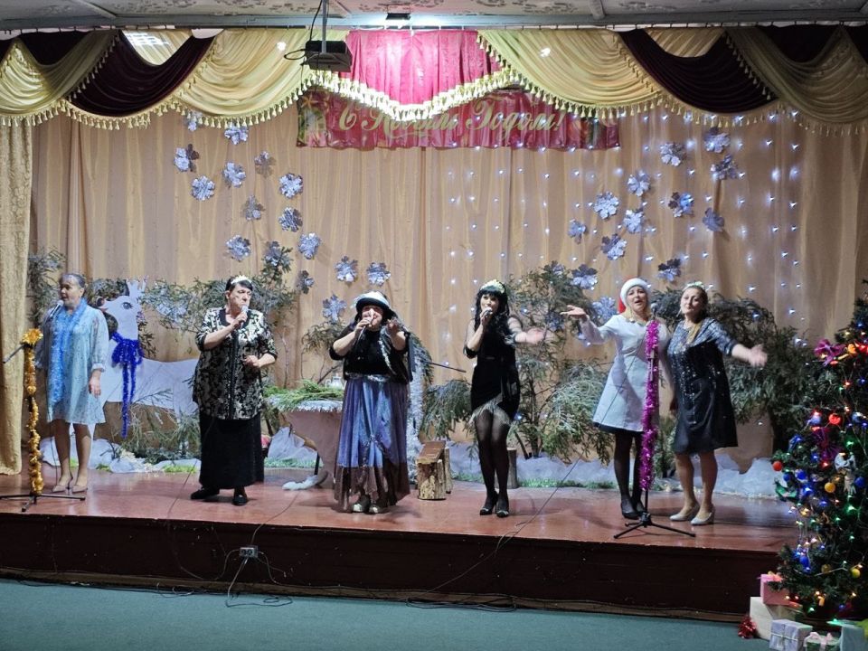 В пгт Городище прошел новогодний вечер для жителей и гостей поселка «Предновогодняя суета» В пгт Городище прошел новогодний вечер для жителей и гостей поселка «Предновогодняя суета»