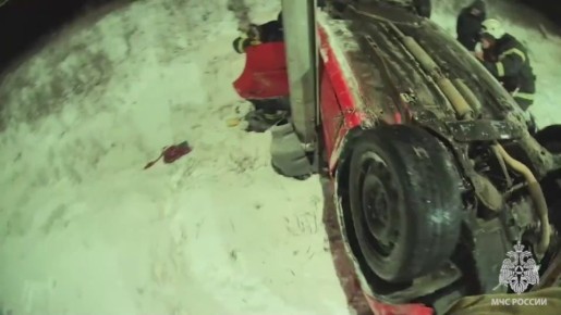 Спасатели помогли девушке, пострадавшей при ДТП в Луганске