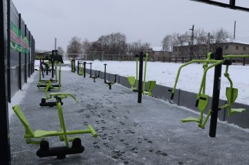 В Стаханове открыли спортивную площадку «Территория силы»