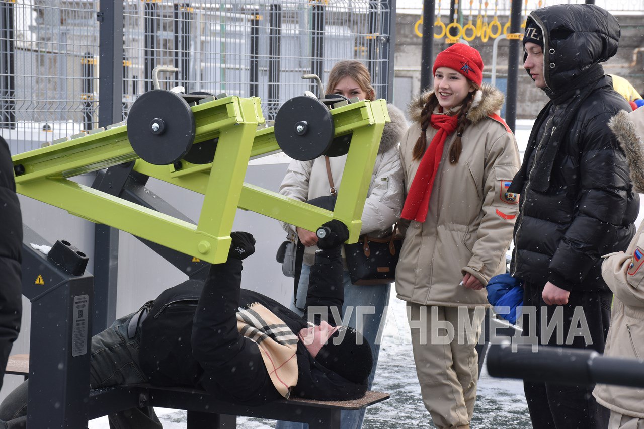 В Стаханове открыли современную спортплощадку «Территория силы» В Стаханове открыли современную спортплощадку «Территория силы»