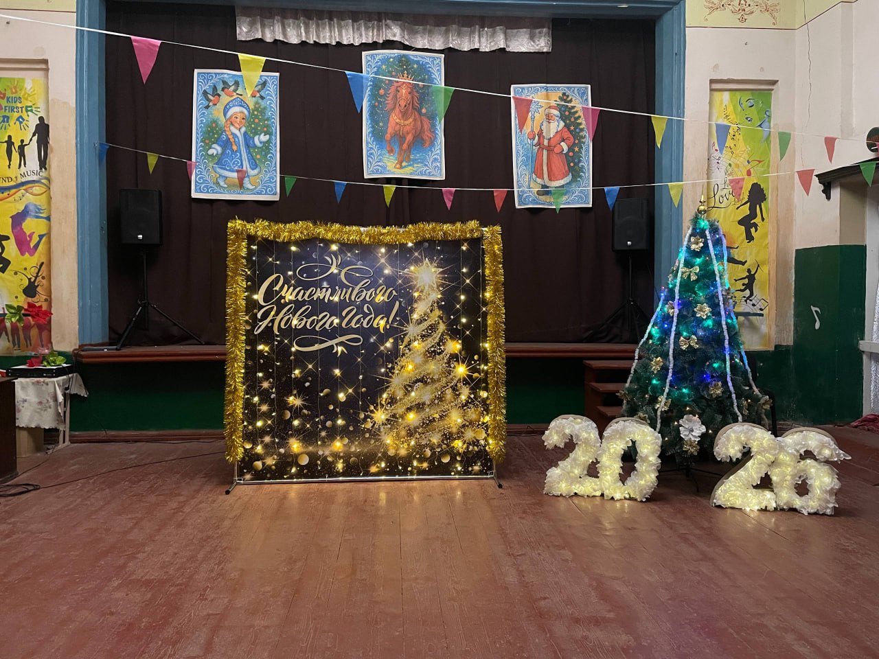 63 Лучшее новогоднее оформление интерьера 63 Лучшее новогоднее оформление интерьера