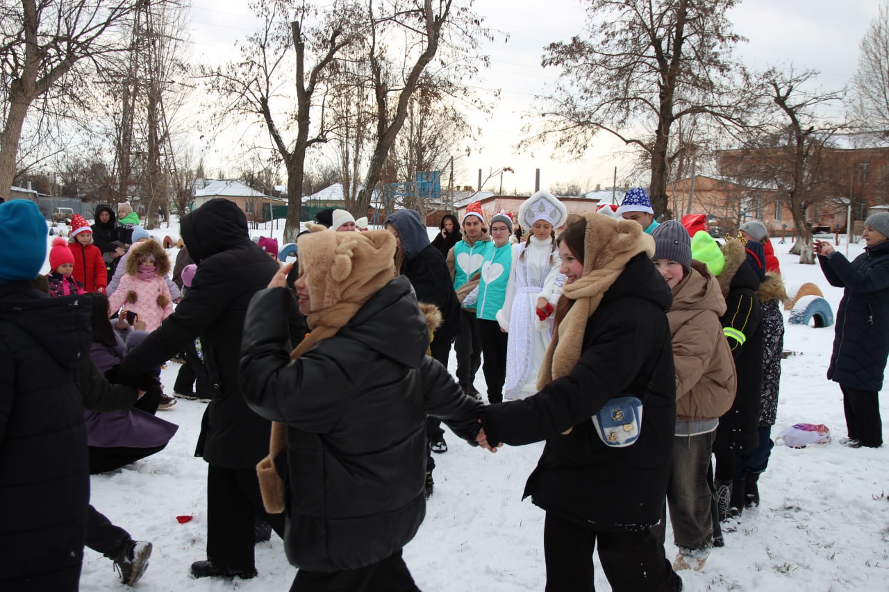 «Автобус Деда Мороза» поздравил детей из отдаленных районов Луганска с Новым годом «Автобус Деда Мороза» поздравил детей из отдаленных районов Луганска с Новым годом