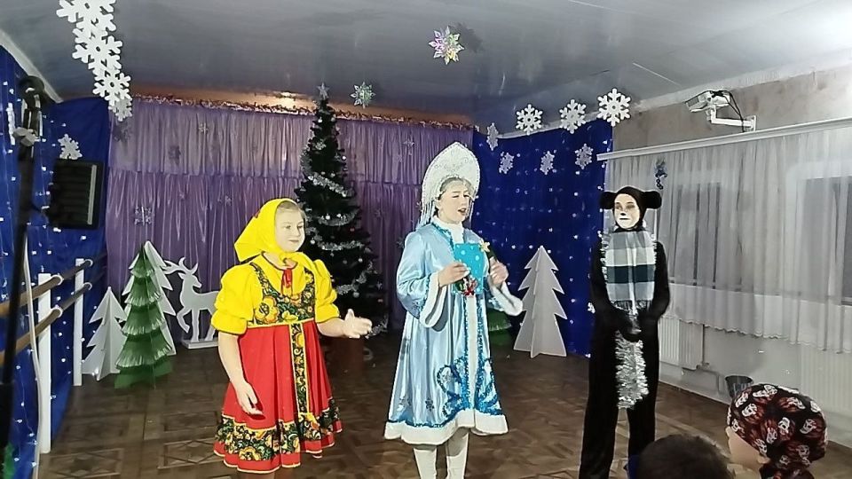Новогодний праздник прошел в Лутугинском доме детского и юношеского творчества Новогодний праздник прошел в Лутугинском доме детского и юношеского творчества
