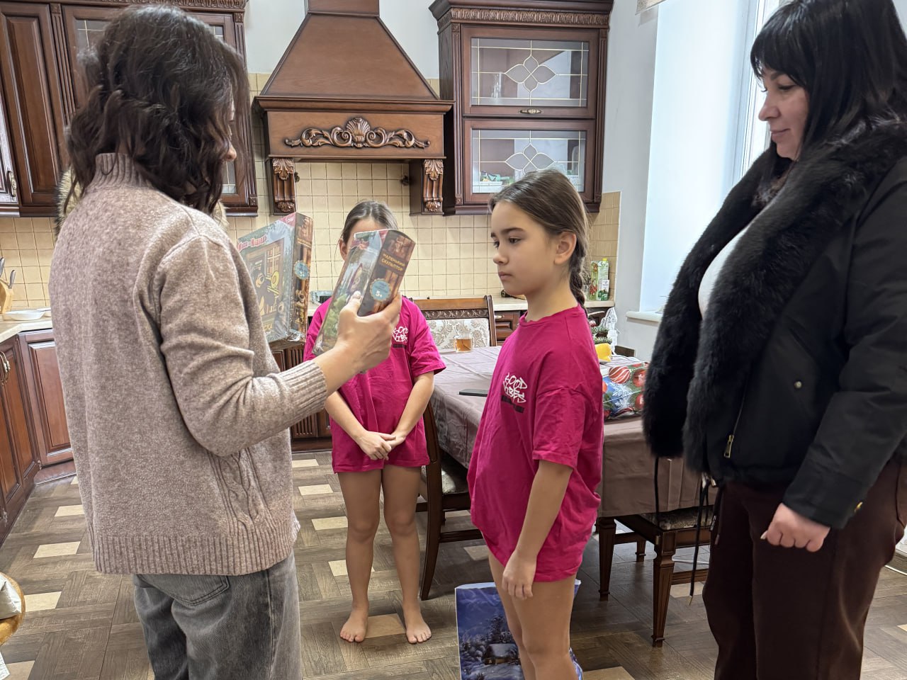 ТИК Старобельского района выступила в роли помощников Деда Мороза ТИК Старобельского района выступила в роли помощников Деда Мороза