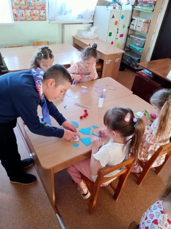 Мастер - класс для дошколят провели ученики Лутугинской средней школы №1 Мастер - класс для дошколят провели ученики Лутугинской средней школы №1
