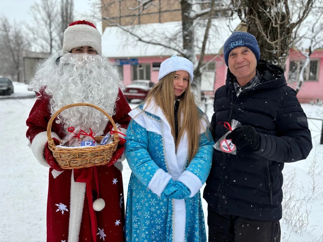 Новогоднее поздравление от отряда ЮИД "Скорость": Счастье и безопасность на дорогах! Новогоднее поздравление от отряда ЮИД "Скорость": Счастье и безопасность на дорогах!