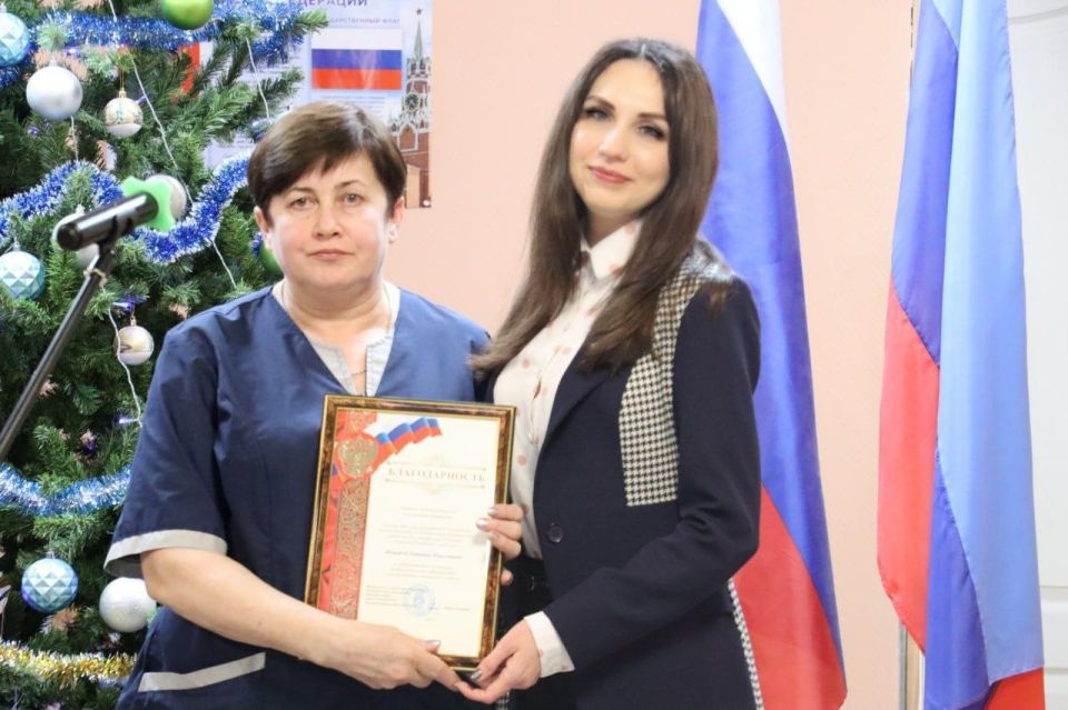 "ЕДИНАЯ РОССИЯ" поздравила медработников Северодонецка с наступающим Новым годом "ЕДИНАЯ РОССИЯ" поздравила медработников Северодонецка с наступающим Новым годом