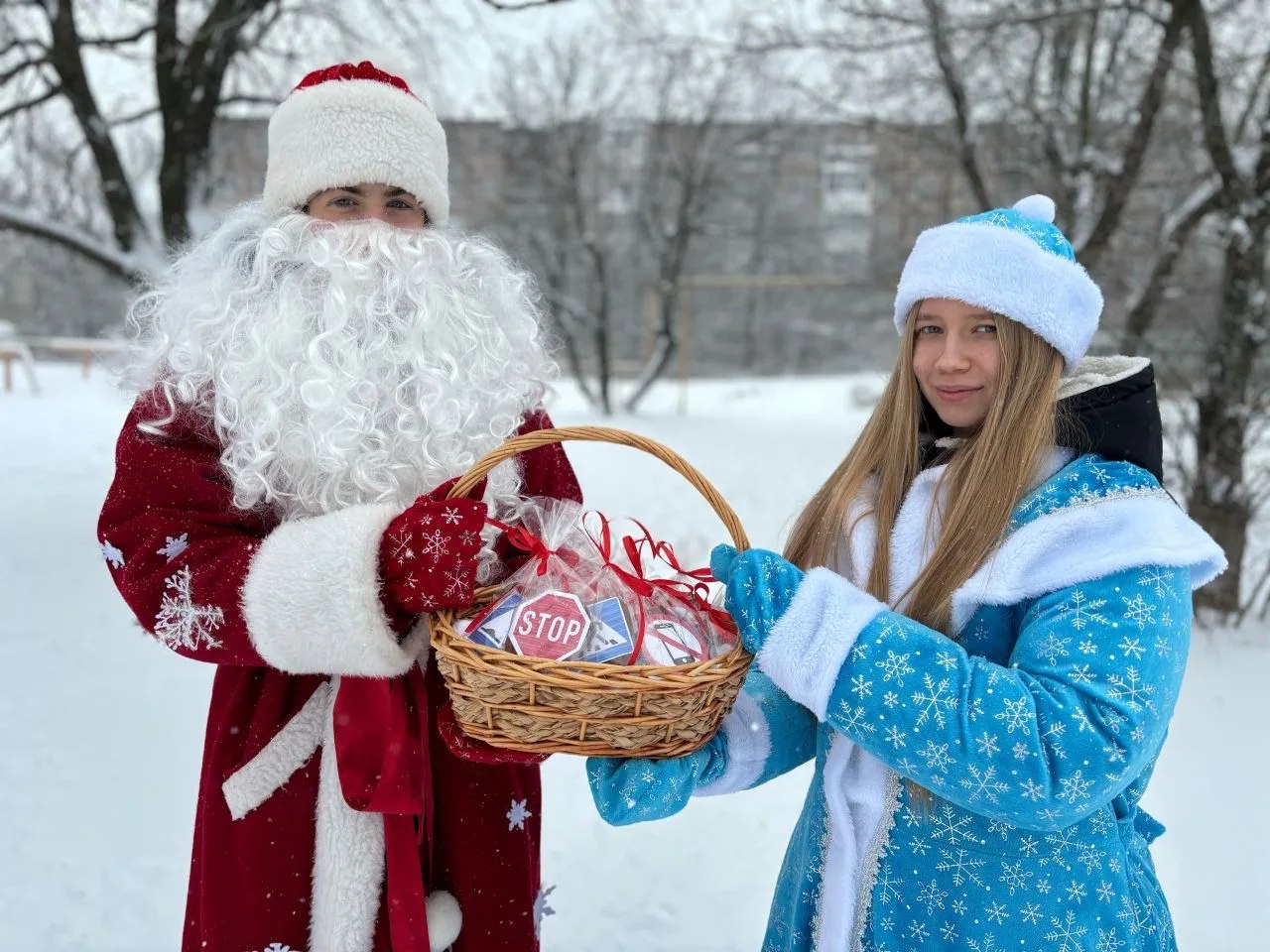 Новогоднее поздравление от отряда ЮИД "Скорость": Счастье и безопасность на дорогах!