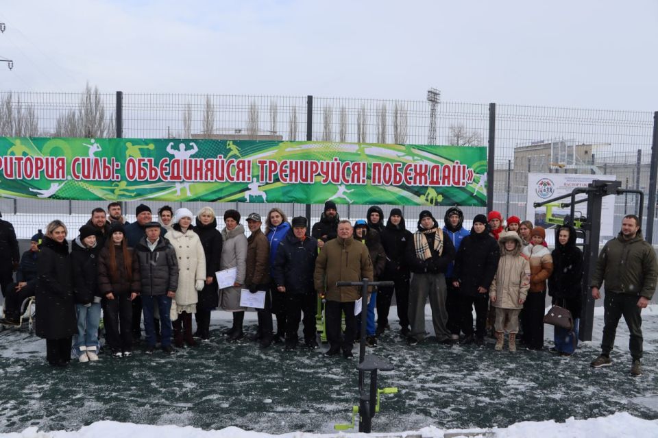 В Стаханове открыли спортивную площадку «Территория силы» В Стаханове открыли спортивную площадку «Территория силы»