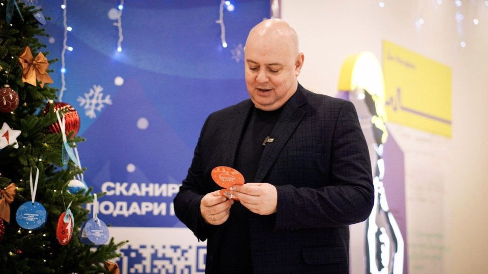 Директор ГБУ ЛНР «МФЦ» Виталий Седых присоединился ко Всероссийской акции «Ёлка желаний» Директор ГБУ ЛНР «МФЦ» Виталий Седых присоединился ко Всероссийской акции «Ёлка желаний»
