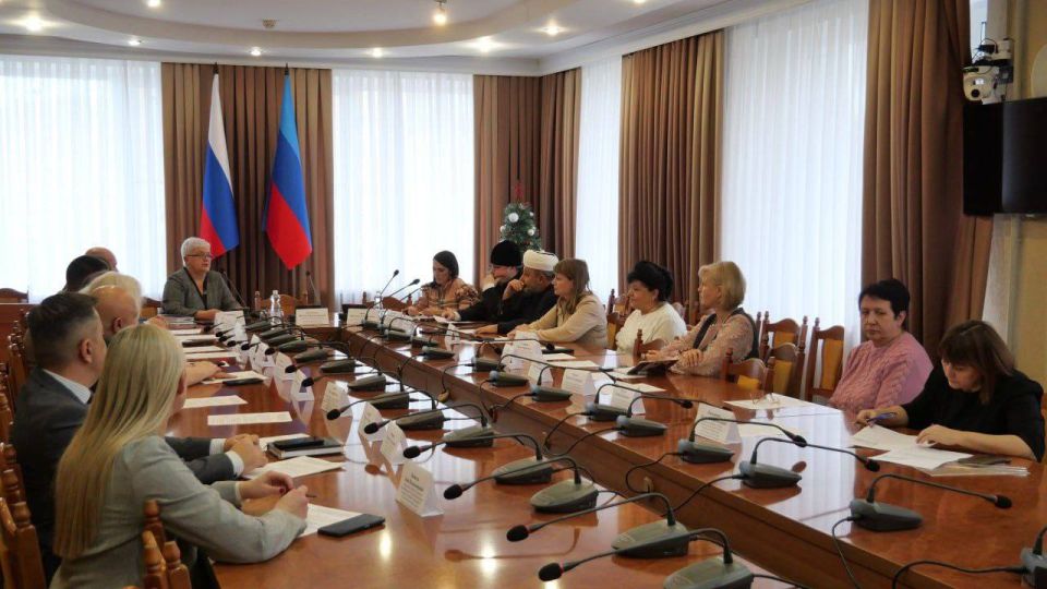 В Луганске подвели итоги работы Экспертного совета по межнациональным вопросам В Луганске подвели итоги работы Экспертного совета по межнациональным вопросам