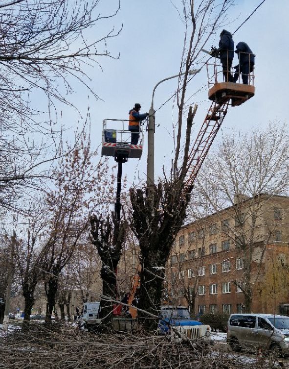 МУП «Служба дорожного хозяйства и благоустройства города Алчевска ЛНР» проведены работы на территории города по уборке и благоустройству (ул МУП «Служба дорожного хозяйства и благоустройства города Алчевска ЛНР» проведены работы на территории города по уборке и благоустройству (ул