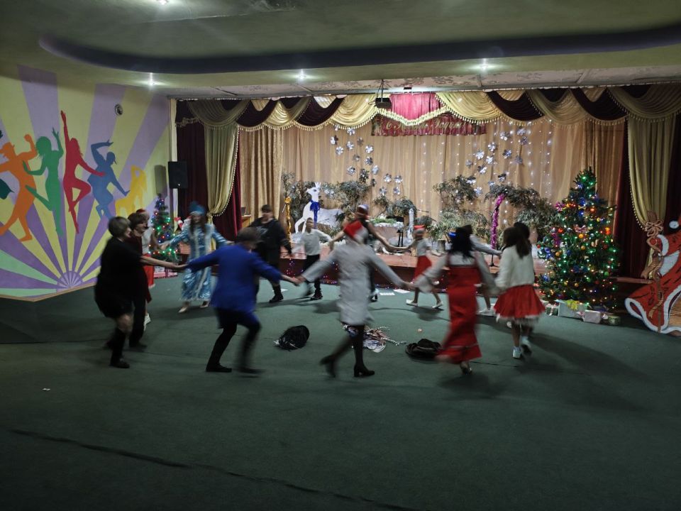 В пгт Городище прошел новогодний вечер для жителей и гостей поселка «Предновогодняя суета» В пгт Городище прошел новогодний вечер для жителей и гостей поселка «Предновогодняя суета»