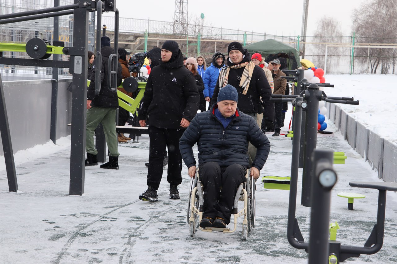В Стаханове открыли спортивную площадку «Территория силы» В Стаханове открыли спортивную площадку «Территория силы»