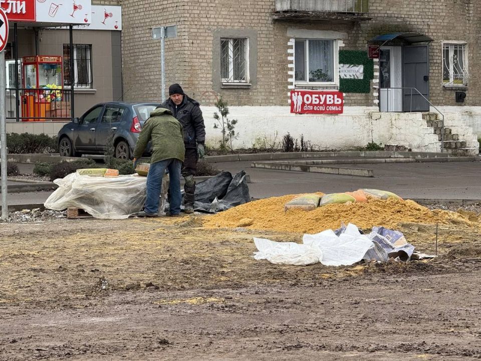 Активная работа СК «Артстрой» на площади Ленина Активная работа СК «Артстрой» на площади Ленина