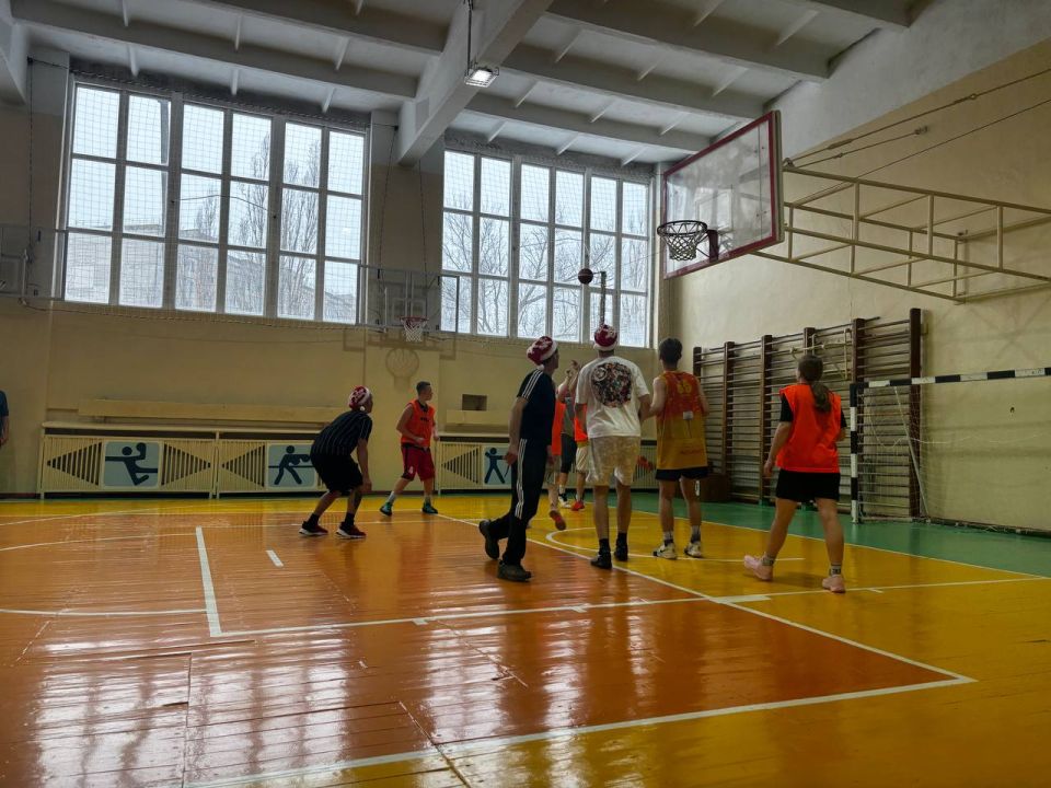 В преддверии Нового года, 30 декабря, в Перевальской спортивной школе прошел «Матч дружбы» В преддверии Нового года, 30 декабря, в Перевальской спортивной школе прошел «Матч дружбы»