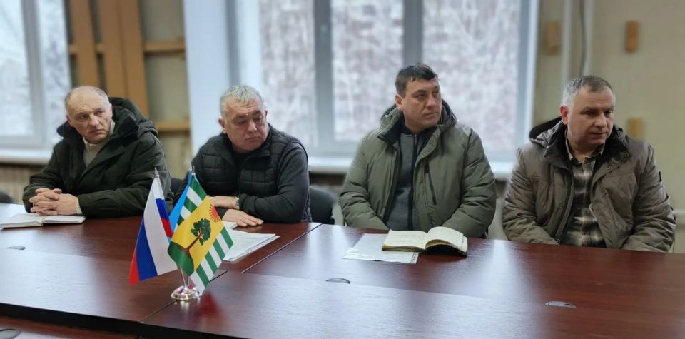Врип Главы Евгений Шаталин провел рабочее совещание с руководителями коммунальных служб, представителями образования и здравоохранения Врип Главы Евгений Шаталин провел рабочее совещание с руководителями коммунальных служб, представителями образования и здравоохранения