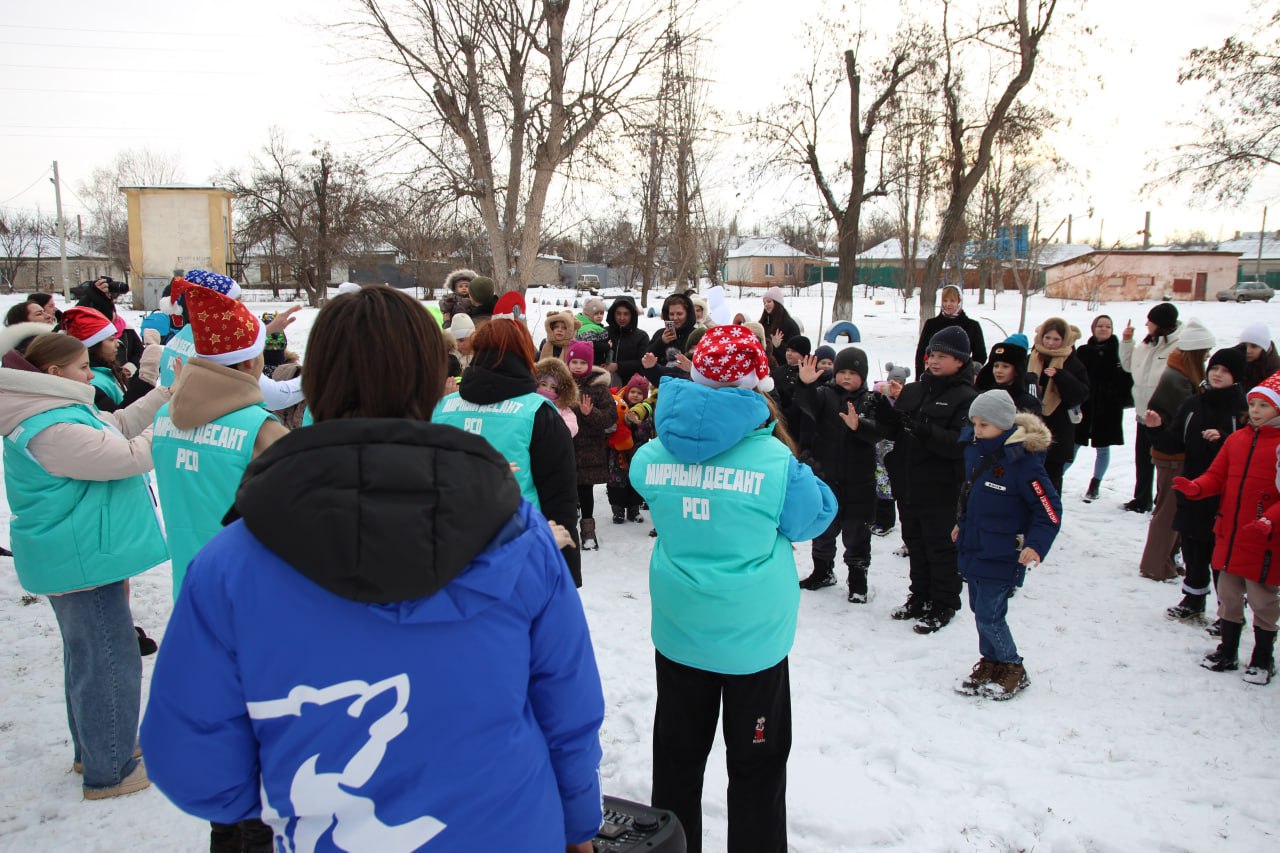 «Автобус Деда Мороза» поздравил детей из отдаленных районов Луганска с Новым годом «Автобус Деда Мороза» поздравил детей из отдаленных районов Луганска с Новым годом