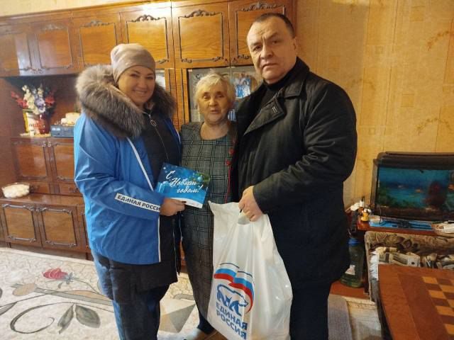«Единая Россия» поздравляет ветеранов с Новым годом по всей ЛНР «Единая Россия» поздравляет ветеранов с Новым годом по всей ЛНР
