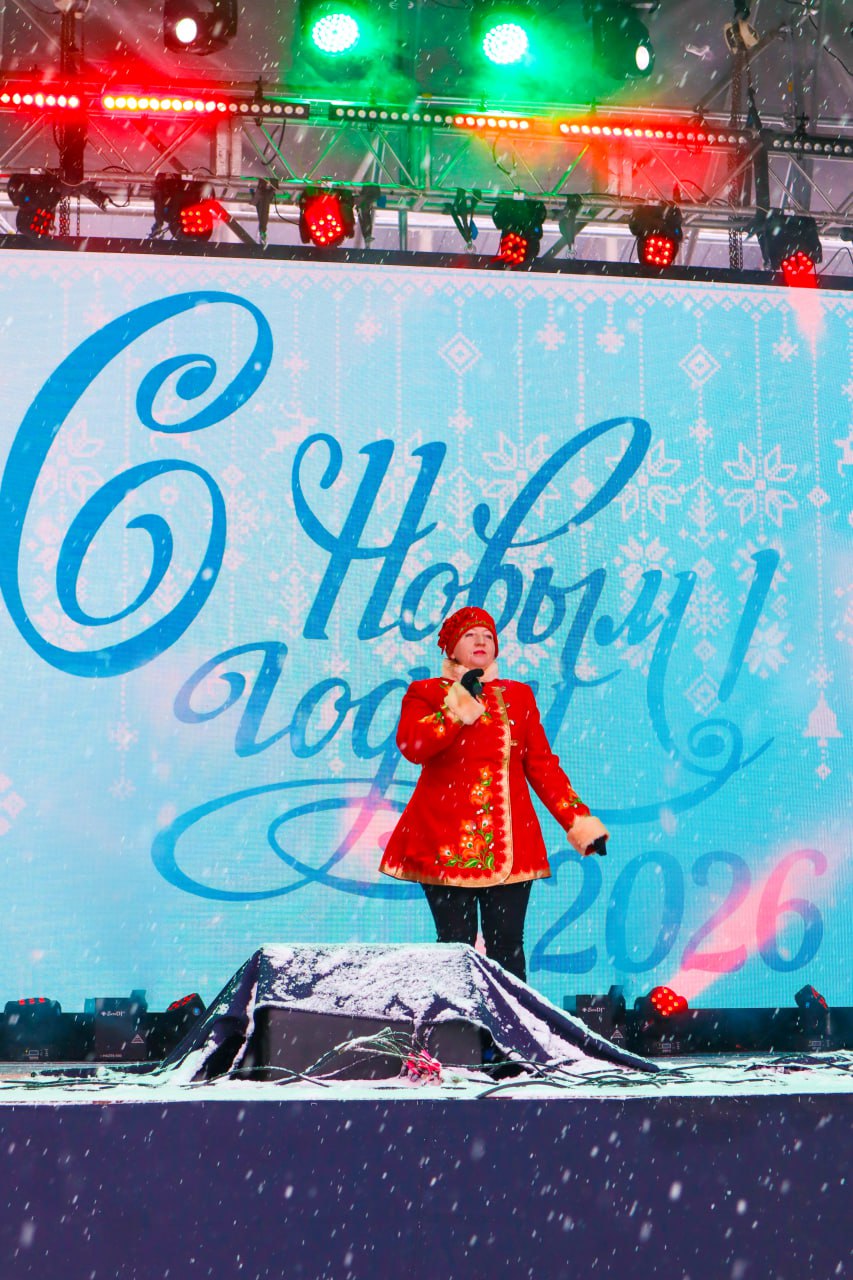 29 декабря народные коллективы "Степивчанка" и "Козаченьки" Беловодского районного Дома культуры выступили с праздничной концертной программой в г. Луганск на центральной площади у главной ёлки Республики 29 декабря народные коллективы "Степивчанка" и "Козаченьки" Беловодского районного Дома культуры выступили с праздничной концертной программой в г. Луганск на центральной площади у главной ёлки Республики