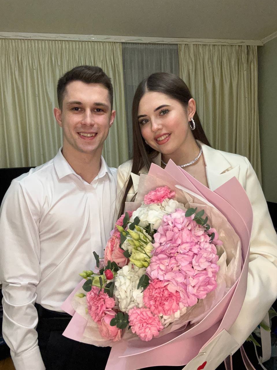 Выходила замуж за принца, а нашла Деда Мороза: Интервью Деда Мороза и Снегурочки из Луганска, которые неразлучны каждый день Выходила замуж за принца, а нашла Деда Мороза: Интервью Деда Мороза и Снегурочки из Луганска, которые неразлучны каждый день