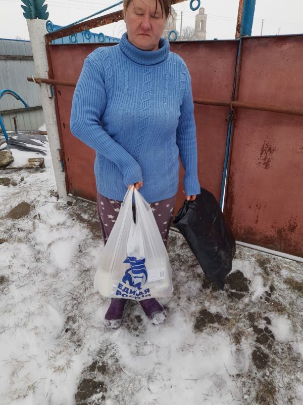 Единороссы оказали помощь жителям села Шелестовка Единороссы оказали помощь жителям села Шелестовка