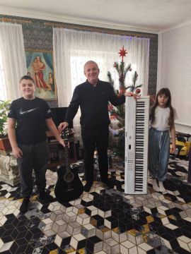 Главный врач ГБУЗ "Новопсковская ЦРМБ" ЛНР Нестеренко Алексей Сергеевич принял участие в благотворительной новогодней акции "Ёлка желаний"