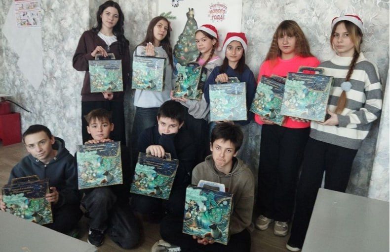 Новогодние подарки от Красноярского края вручены учащимся Медвежанской СШ Новогодние подарки от Красноярского края вручены учащимся Медвежанской СШ