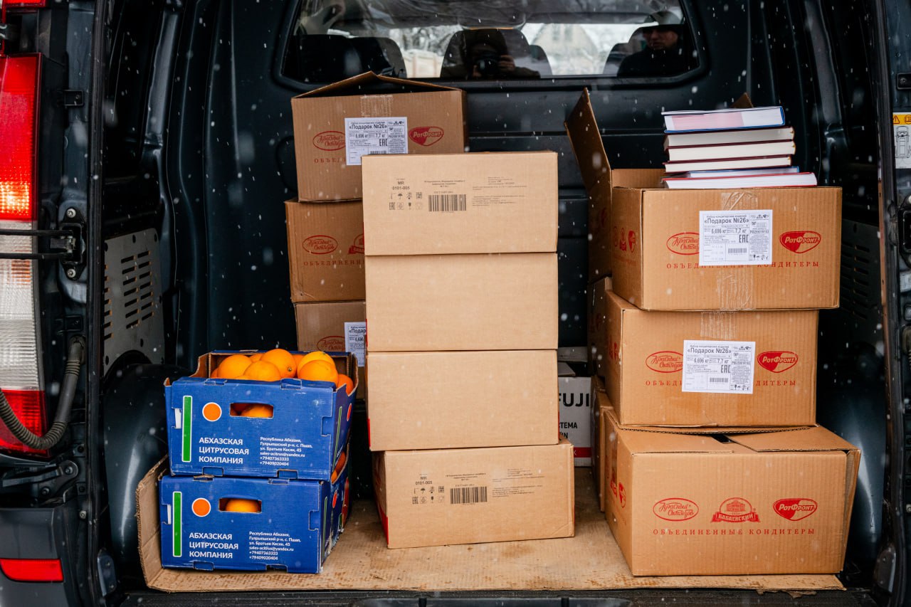 В Луганский детский дом доставили новогодние подарки от главы ЛНР