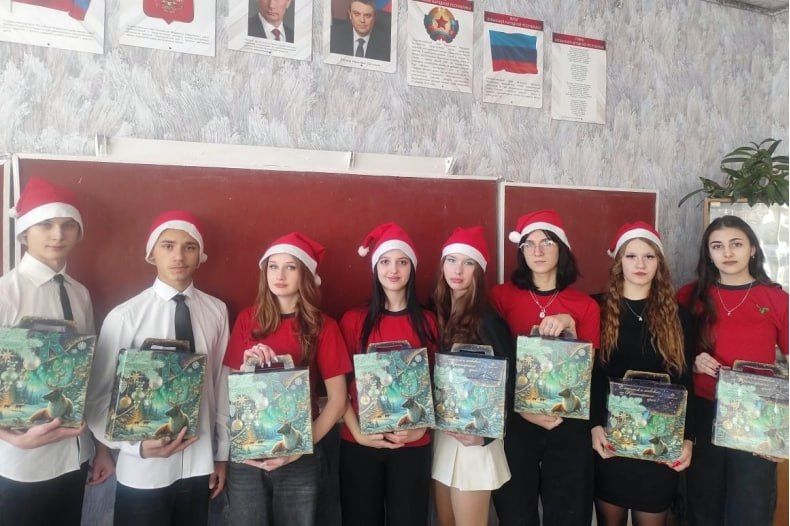 Новогодние подарки от Красноярского края вручены учащимся Медвежанской СШ Новогодние подарки от Красноярского края вручены учащимся Медвежанской СШ