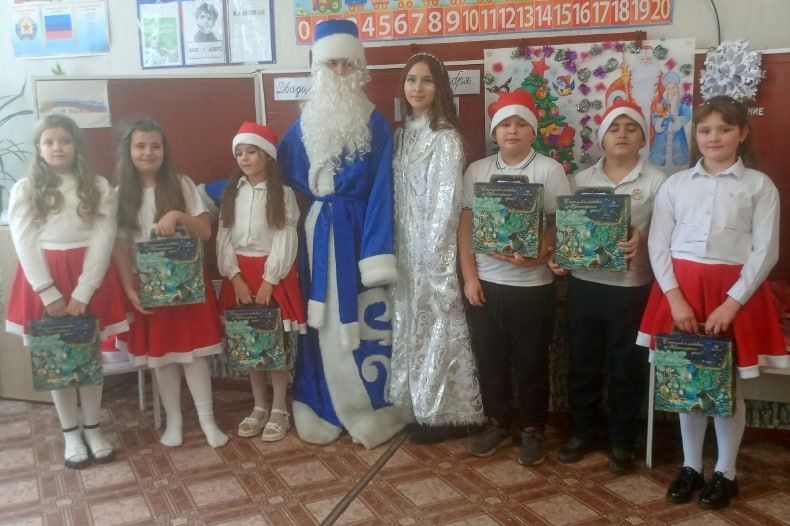 Новогодние подарки от Красноярского края вручены учащимся Медвежанской СШ Новогодние подарки от Красноярского края вручены учащимся Медвежанской СШ