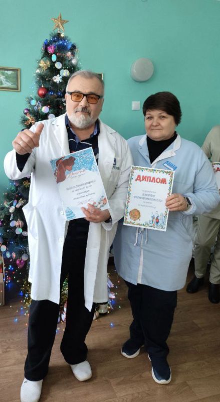 В преддверии Нового года первичная профсоюзная организация "Луганская городская многопрофильная больница №15" провела для членов профсоюза традиционные творческие конкурсы «Лучший новогодний кабинет» и «Лучшая новогодняя... В преддверии Нового года первичная профсоюзная организация "Луганская городская многопрофильная больница №15" провела для членов профсоюза традиционные творческие конкурсы «Лучший новогодний кабинет» и «Лучшая новогодняя...