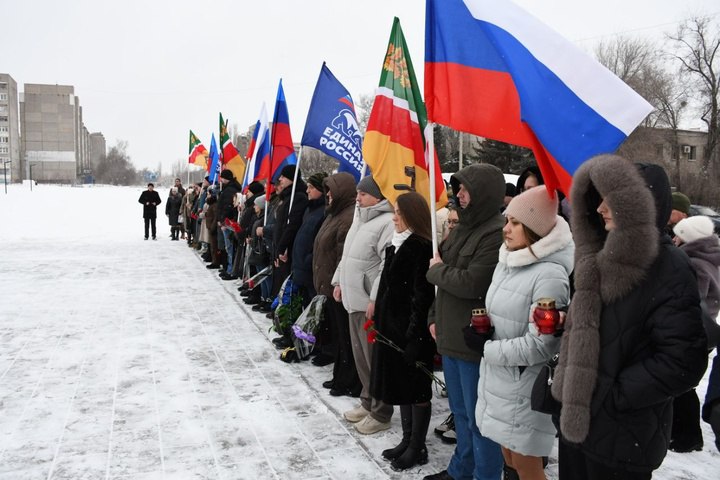 Символичное завершение Года Защитника Отечества: в Первомайске зажгли Вечный огонь на обновлённой площади