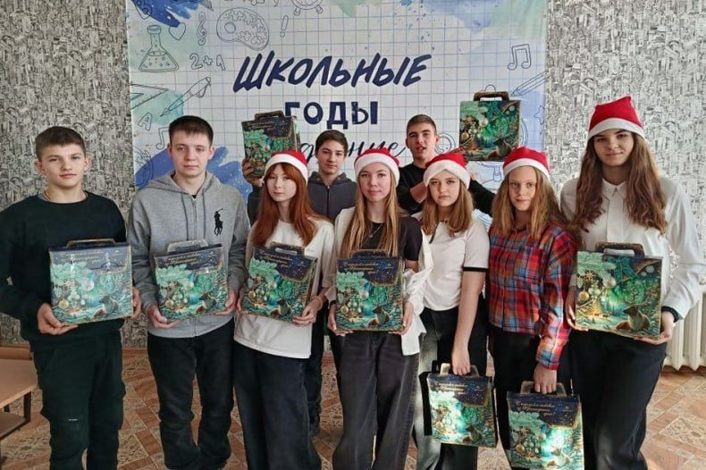 Новогодние подарки от Красноярского края вручены учащимся Медвежанской СШ Новогодние подарки от Красноярского края вручены учащимся Медвежанской СШ