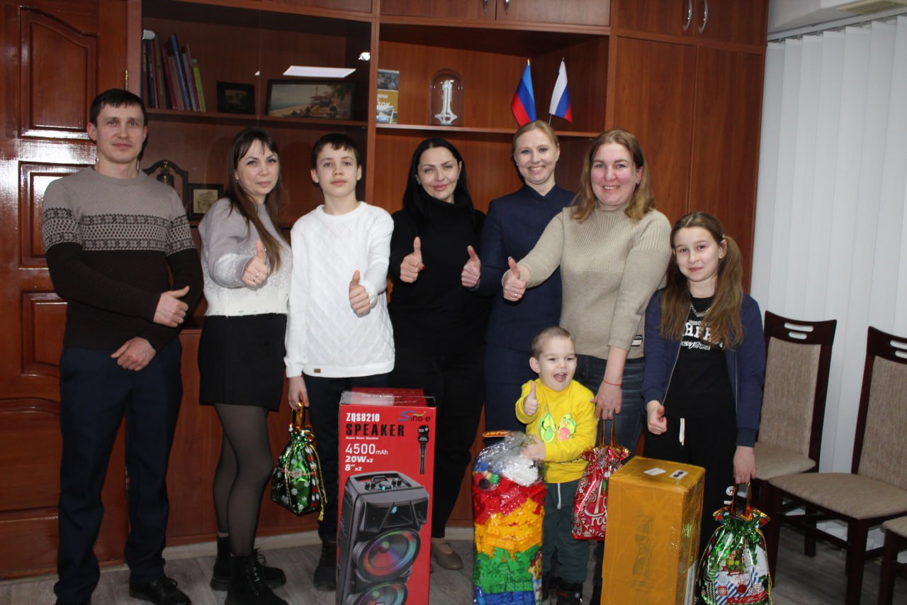 Анна Рослякова исполнила мечты троих детей Новопсковского округа
