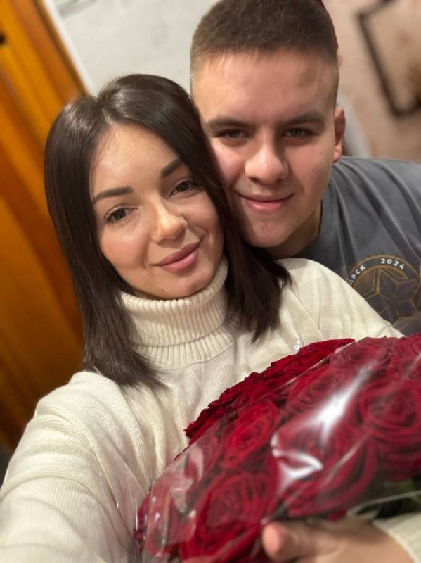 Боец СВО сделал предложение любимой 31 декабря: В этот день у семьи теперь тройной праздник Боец СВО сделал предложение любимой 31 декабря: В этот день у семьи теперь тройной праздник