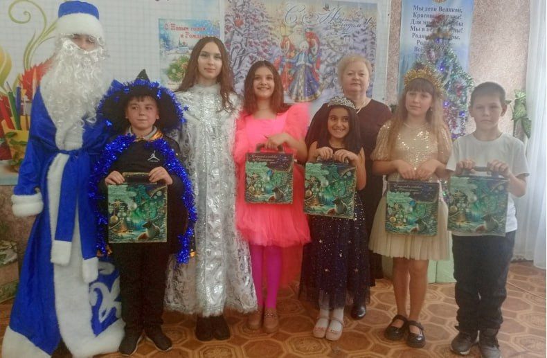 Новогодние подарки от Красноярского края вручены учащимся Медвежанской СШ Новогодние подарки от Красноярского края вручены учащимся Медвежанской СШ