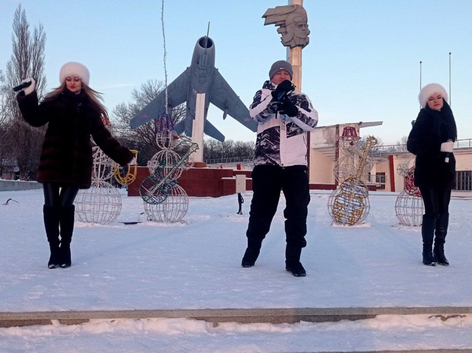 Концертная программа "Здравствуй, Новый год!" Концертная программа "Здравствуй, Новый год!"