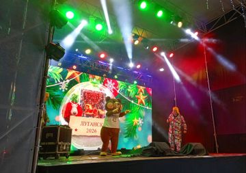 Луганчане встретили Новый год на главной площади столицы ЛНР