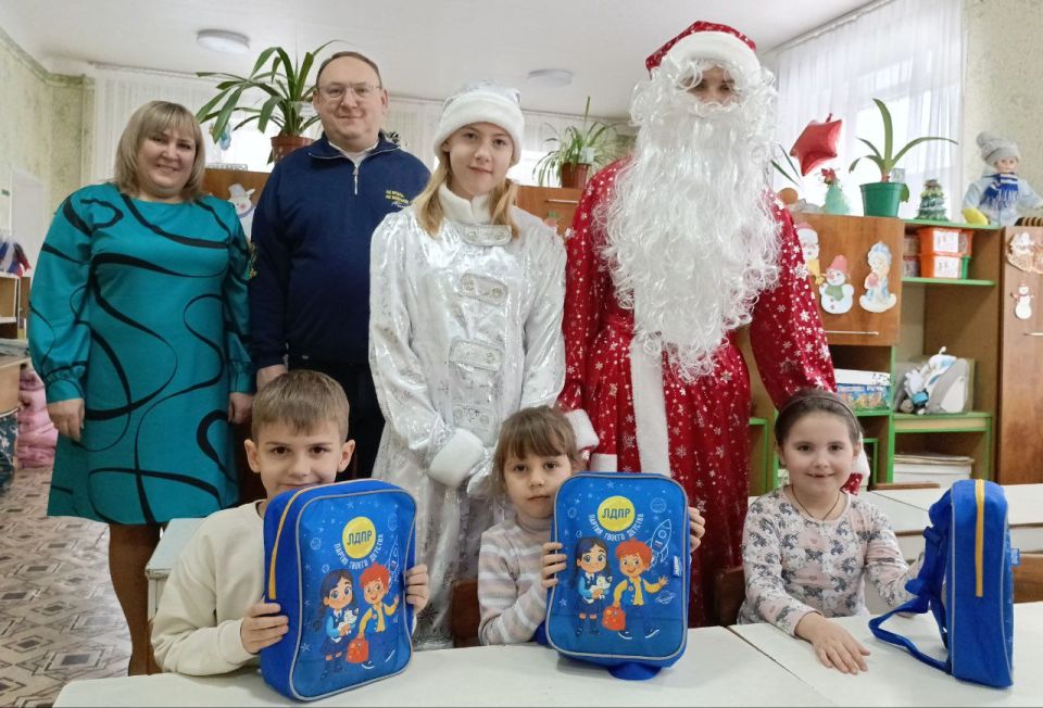Праздник к нам приходит! Искренние улыбки победителей творческого конкурса «НОВЫЙ ГОД С ЛДПР» Праздник к нам приходит! Искренние улыбки победителей творческого конкурса «НОВЫЙ ГОД С ЛДПР»