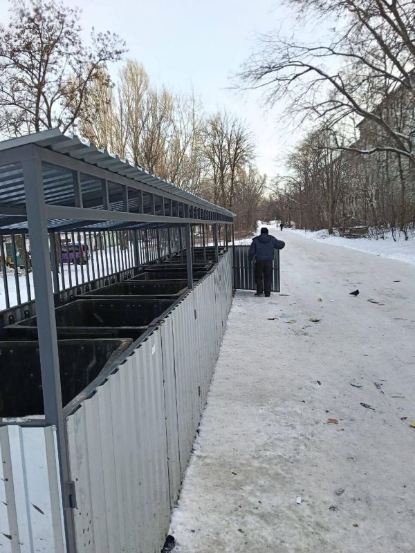 Объем отходов на контейнерных площадках в праздничные дни традиционно увеличивается Объем отходов на контейнерных площадках в праздничные дни традиционно увеличивается