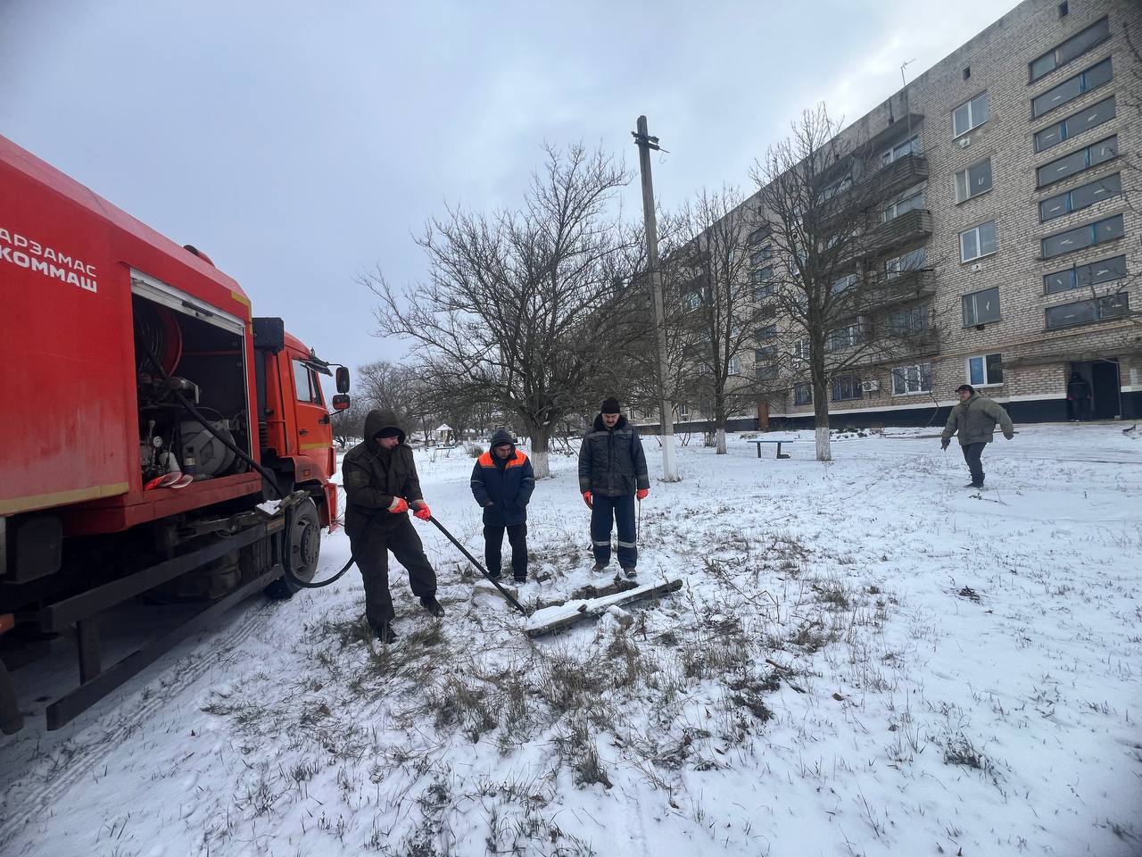 Бригада ООО «Тюменьбурстрой» шефа-региона продолжает аварийно-восстановительные работы на сетях водоснабжения и водоотведения на территории Краснодонского муниципального округа Бригада ООО «Тюменьбурстрой» шефа-региона продолжает аварийно-восстановительные работы на сетях водоснабжения и водоотведения на территории Краснодонского муниципального округа